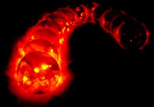 Srovnávací časosběrný snímek solárního maxima v roce 1991 (vlevo) a minima o čtyři roky později. Foto: NASA